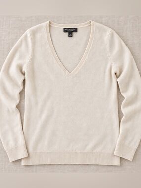 Ann Taylor 100% Cashmere Light Tan V-Neck Sweater Size M